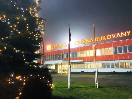 Energetici v Dukovanech předali první vánoční dar a pokřtili nové CD skupiny Kamelot