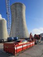 Hasiči jaderných elektráren Dukovany a Temelín jsou nově vybaveni speciálními kontejnery pro hašení elektromobilů