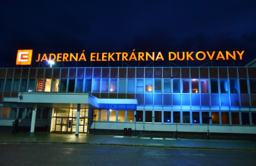 Česko i Jaderná elektrárna Dukovany svítí modře