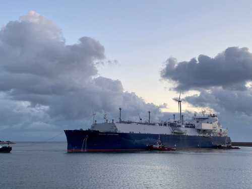 První loď s LNG pro Česko dorazila do nizozemského Eemshavenu