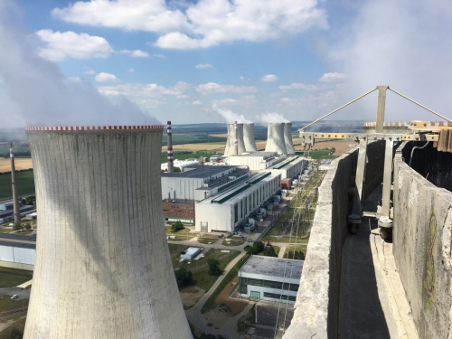 V Dukovanech opravují 125 m vysokou chladicí věž